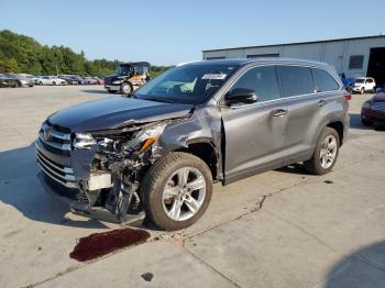  Salvage Toyota Highlander