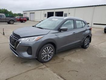  Salvage Nissan Kicks