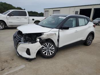  Salvage Nissan Kicks