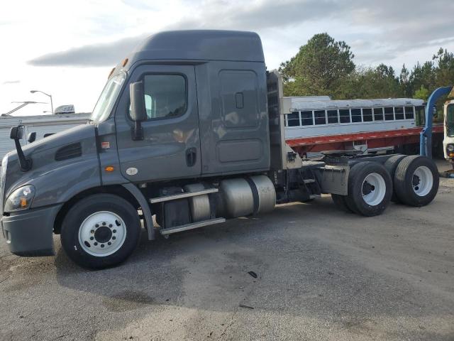  Salvage Freightliner Cascadia 1