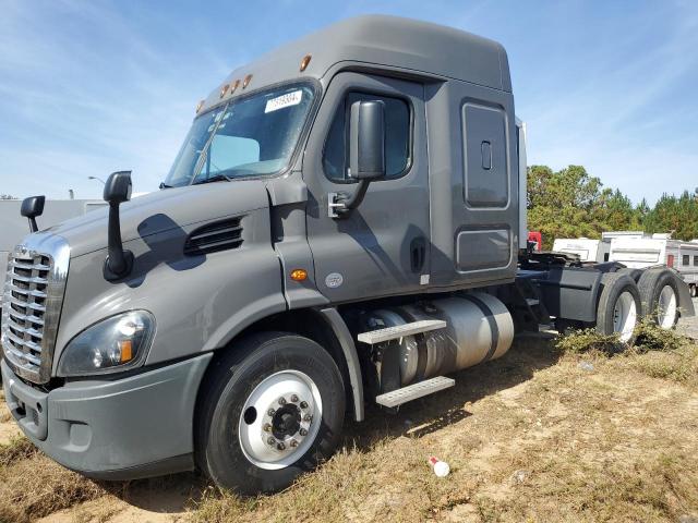  Salvage Freightliner Cascadia 1