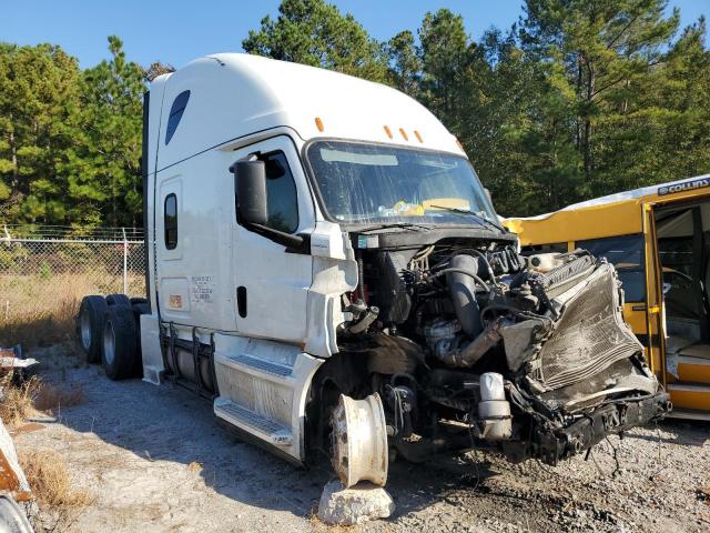  Salvage Freightliner Cascadia 1