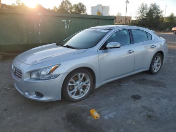  Salvage Nissan Maxima