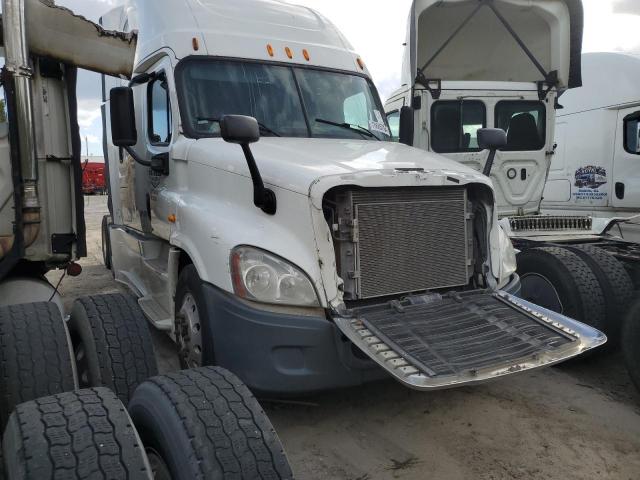  Salvage Freightliner Cascadia 1