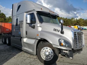  Salvage Freightliner Cascadia 1