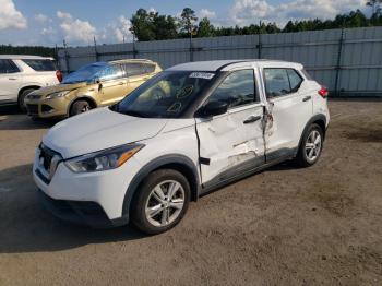  Salvage Nissan Kicks