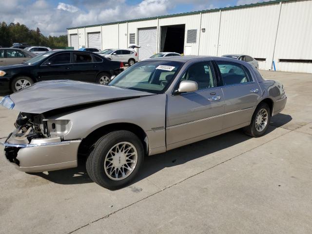  Salvage Lincoln Towncar