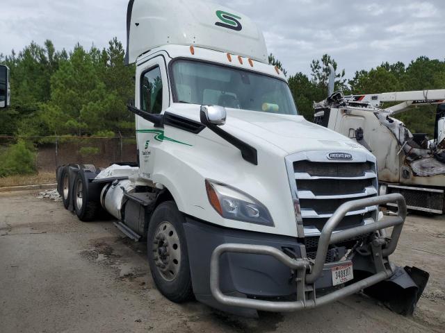  Salvage Freightliner Cascadia 1