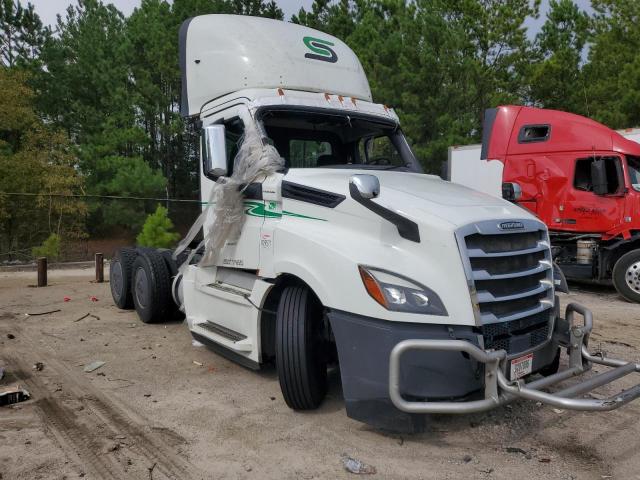  Salvage Freightliner Cascadia 1