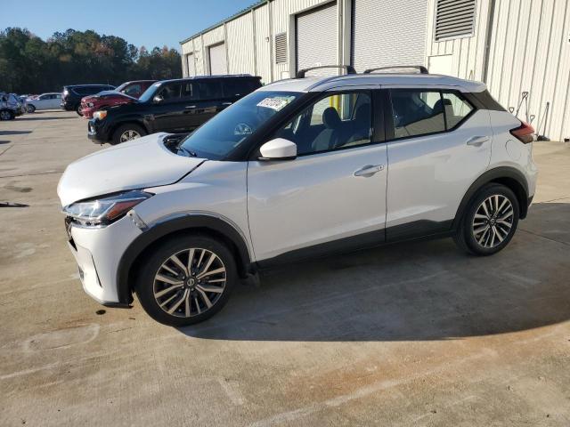  Salvage Nissan Kicks