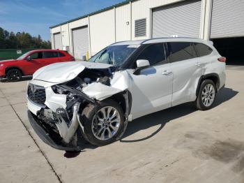  Salvage Toyota Highlander