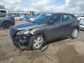  Salvage Nissan Kicks