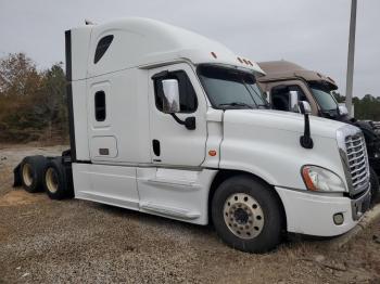  Salvage Freightliner Cascadia 1