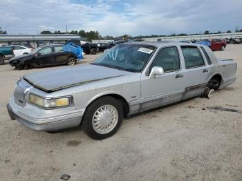  Salvage Lincoln Towncar