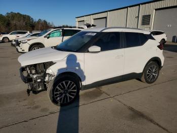  Salvage Nissan Kicks