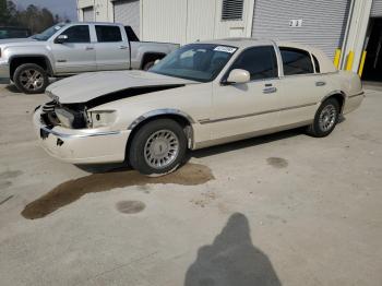  Salvage Lincoln Towncar