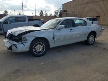  Salvage Lincoln Towncar