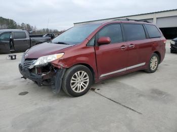  Salvage Toyota Sienna