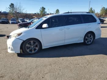  Salvage Toyota Sienna