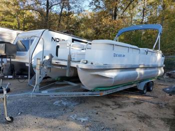  Salvage Bennington Marine Boat