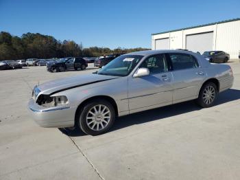  Salvage Lincoln Towncar