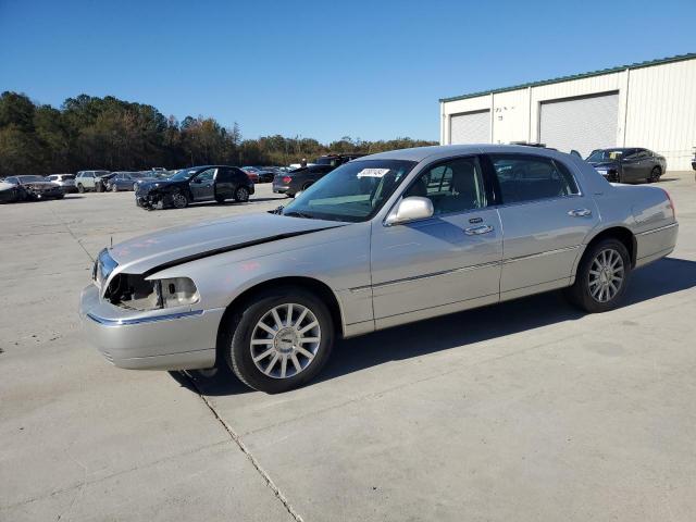  Salvage Lincoln Towncar