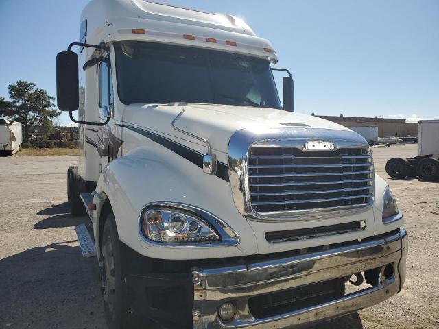  Salvage Freightliner Columbia 1