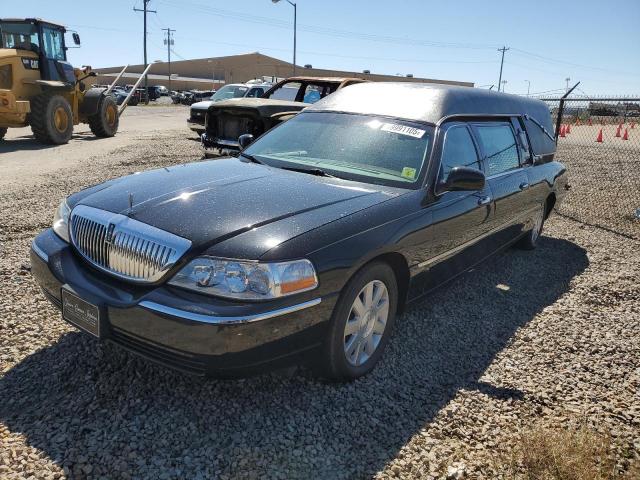  Salvage Lincoln Towncar