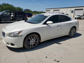  Salvage Nissan Maxima
