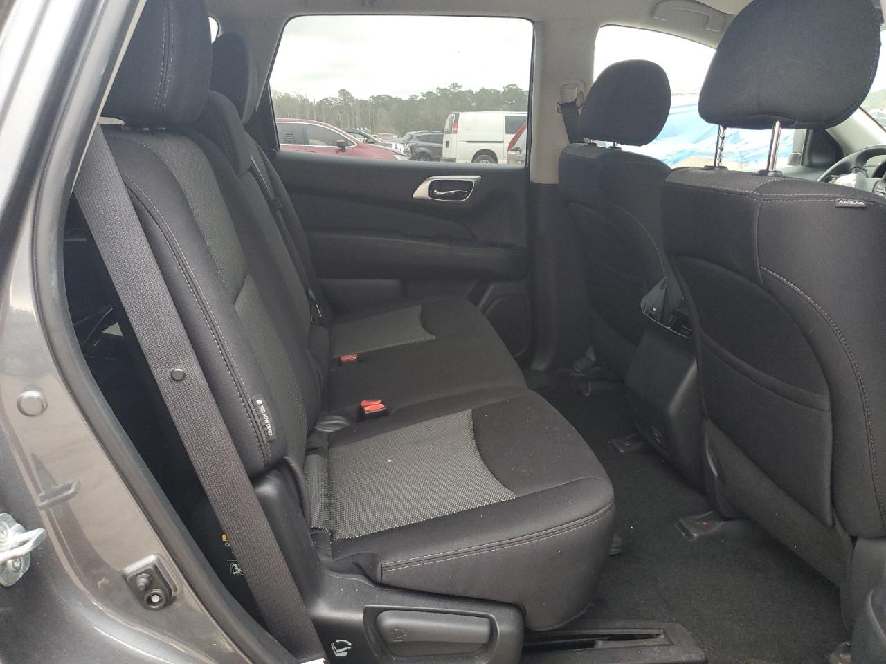 Nissan Pathfinder S Image 8