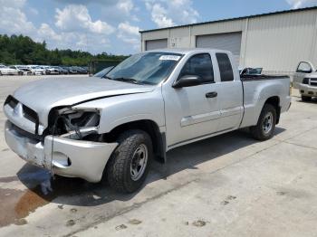  Salvage Mitsubishi Raider