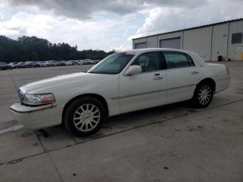  Salvage Lincoln Towncar