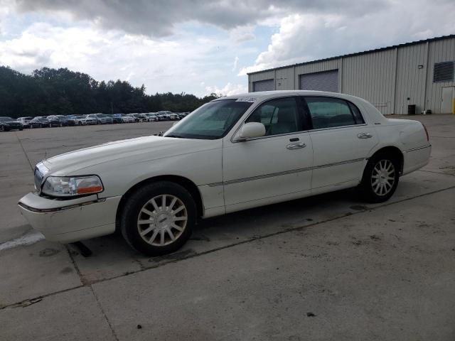  Salvage Lincoln Towncar