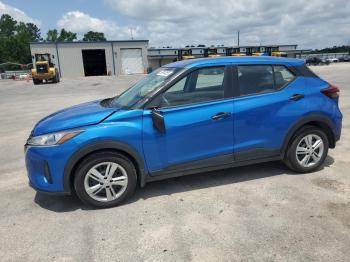  Salvage Nissan Kicks