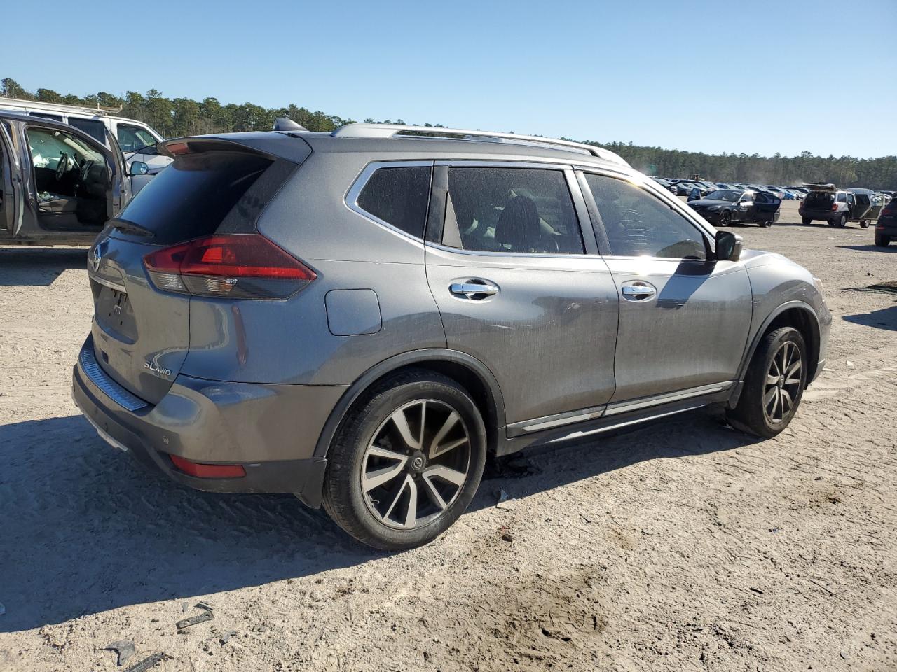 Nissan Rogue S Image 2