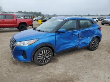 Salvage Nissan Kicks