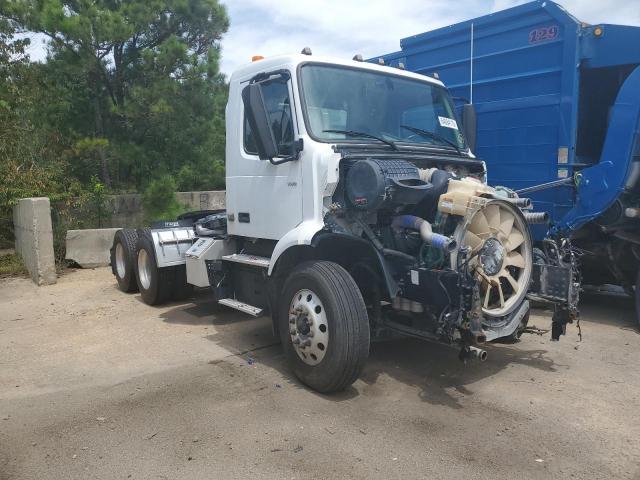  Salvage Volvo Vnr