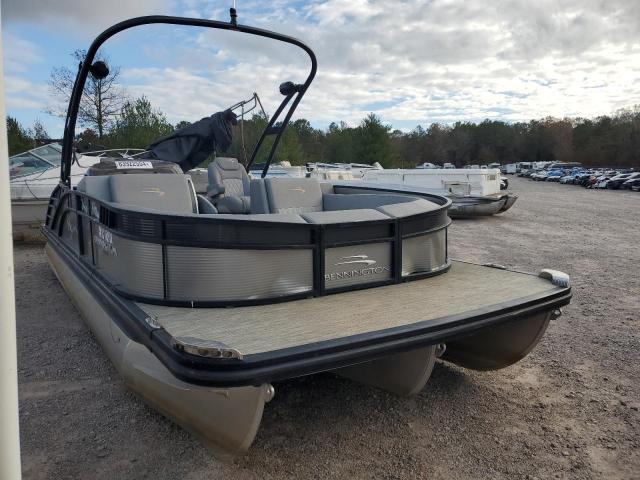  Salvage Bennington Marine Boat