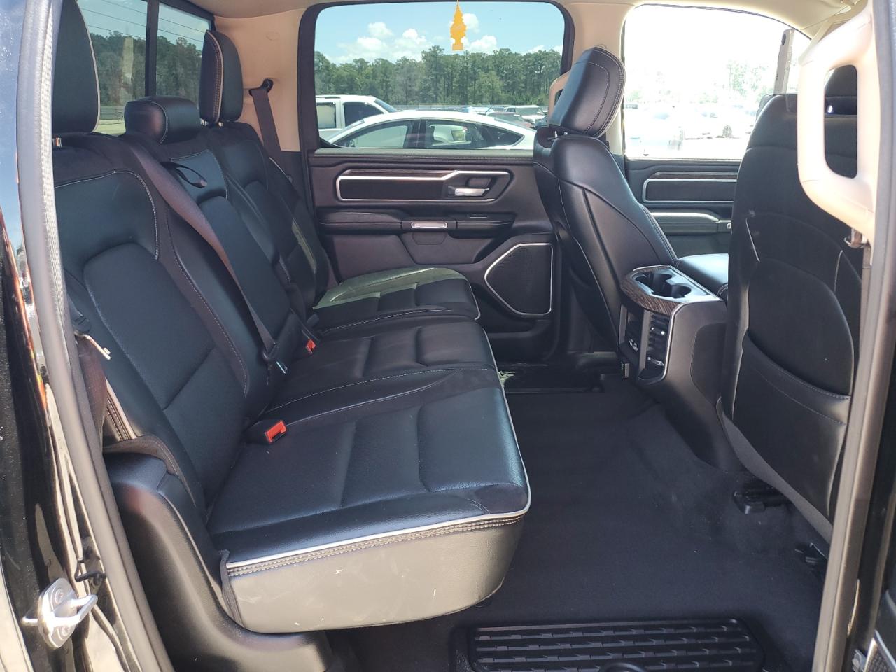 Ram 1500 Laramie Image 11