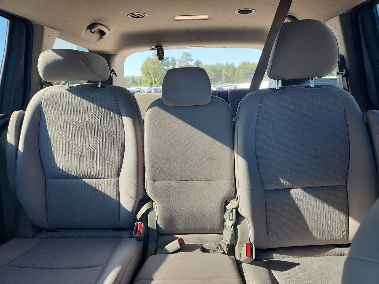 Kia Sedona Lx Image 12