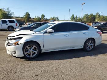  Salvage Nissan Altima