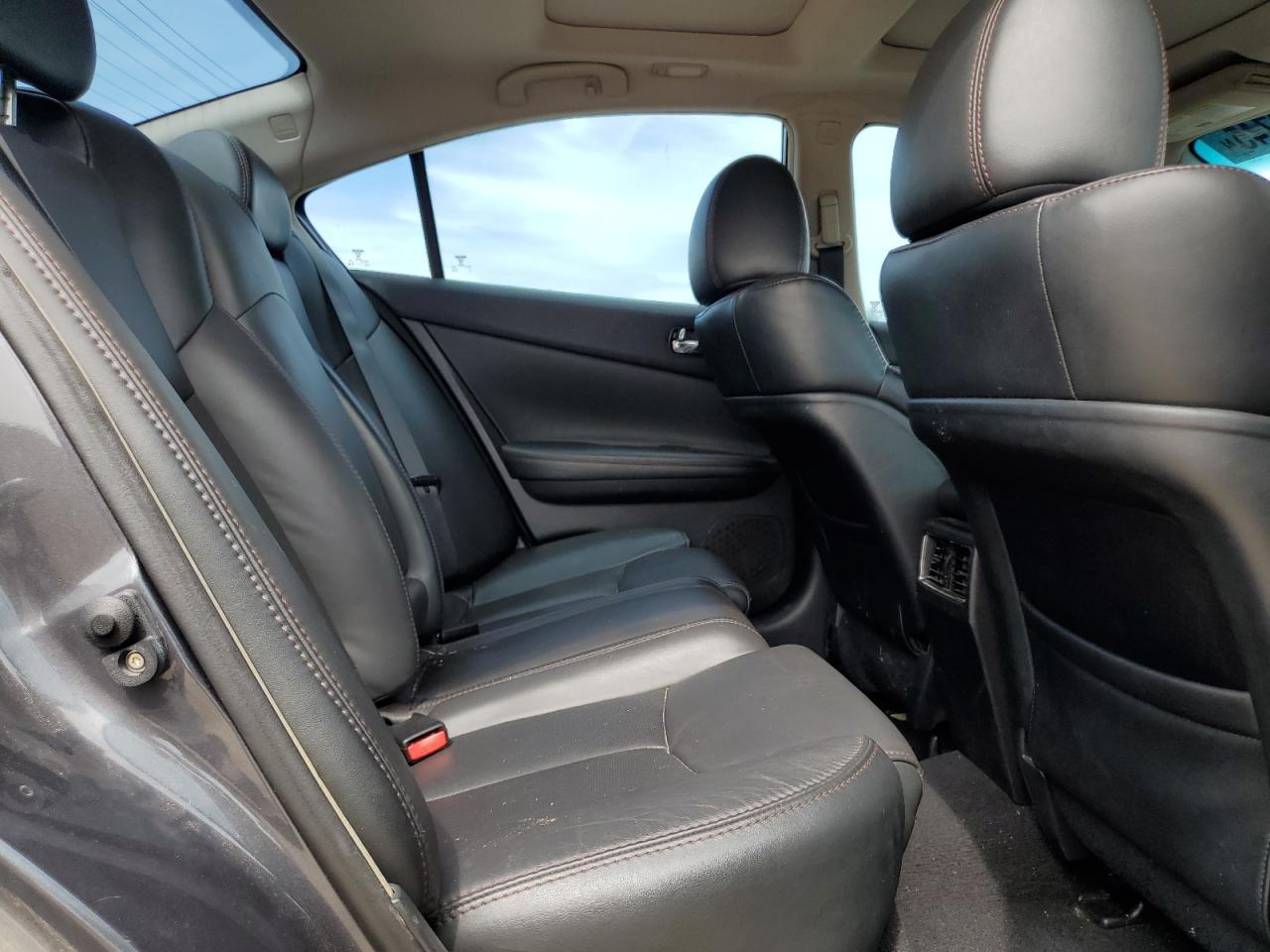 Nissan Maxima S Image 8