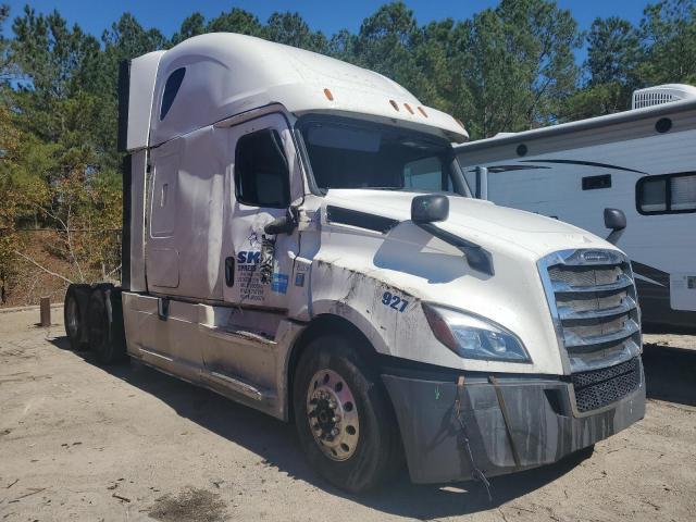  Salvage Freightliner Cascadia 1