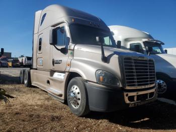  Salvage Freightliner Cascadia 1