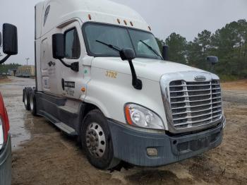  Salvage Freightliner Cascadia 1