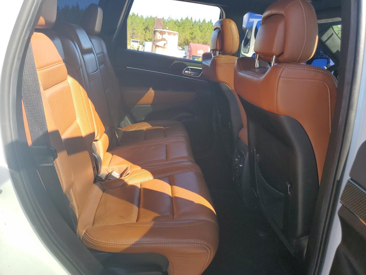 Jeep Grand Cherokee Srt-8 Image 4