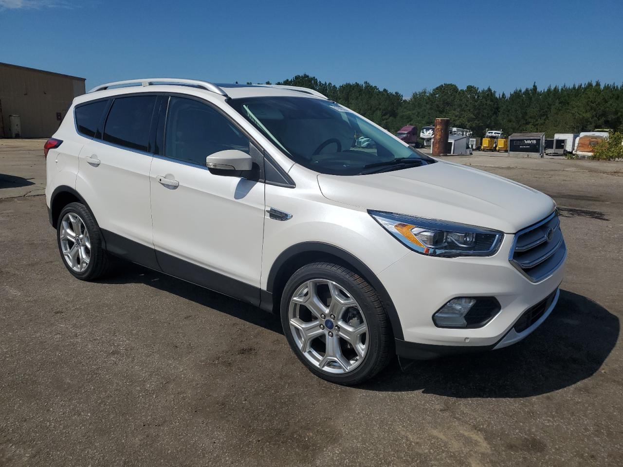 Ford Escape Titanium Image 11