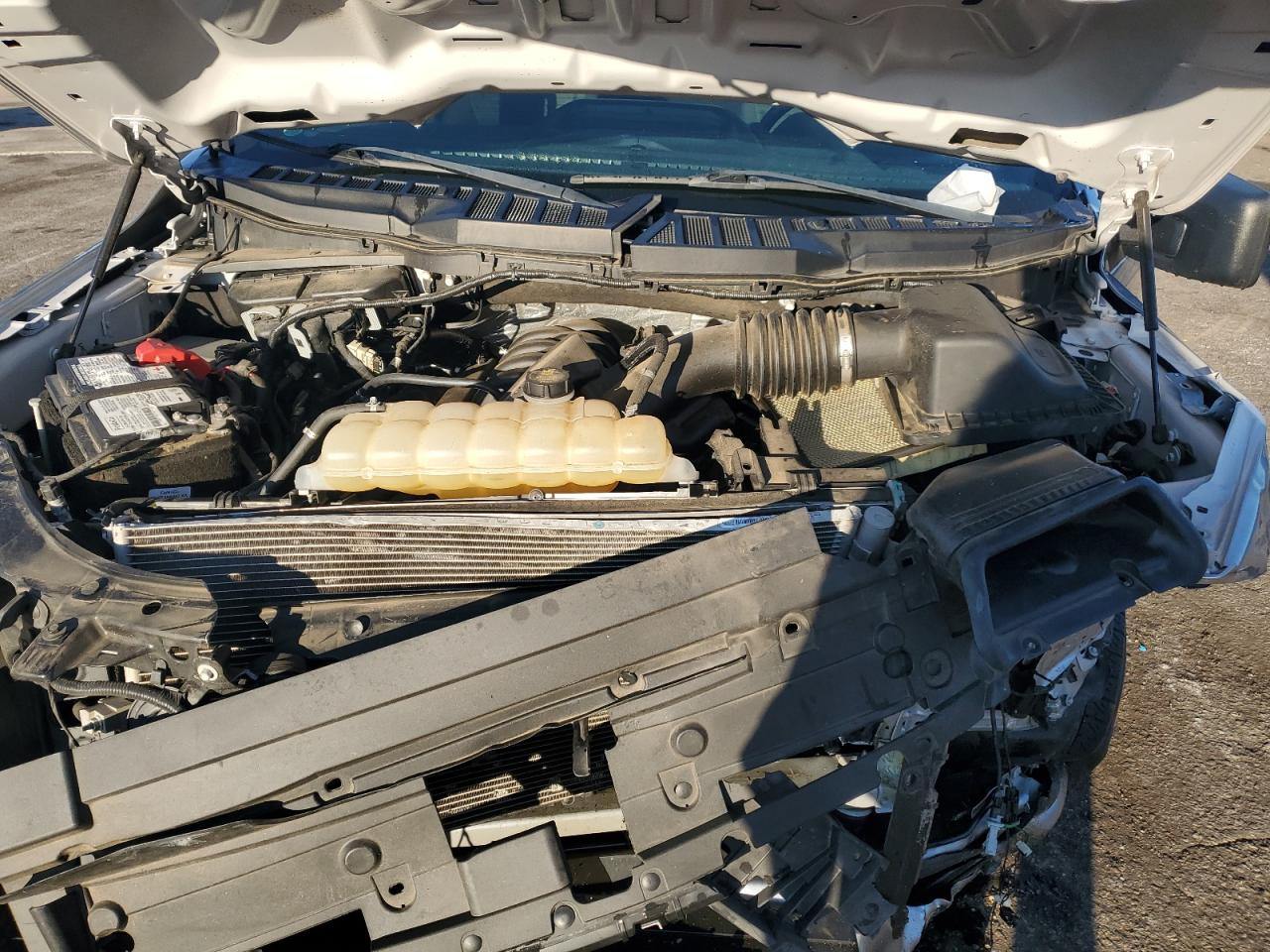 Ford F-150 Supercrew Image 6