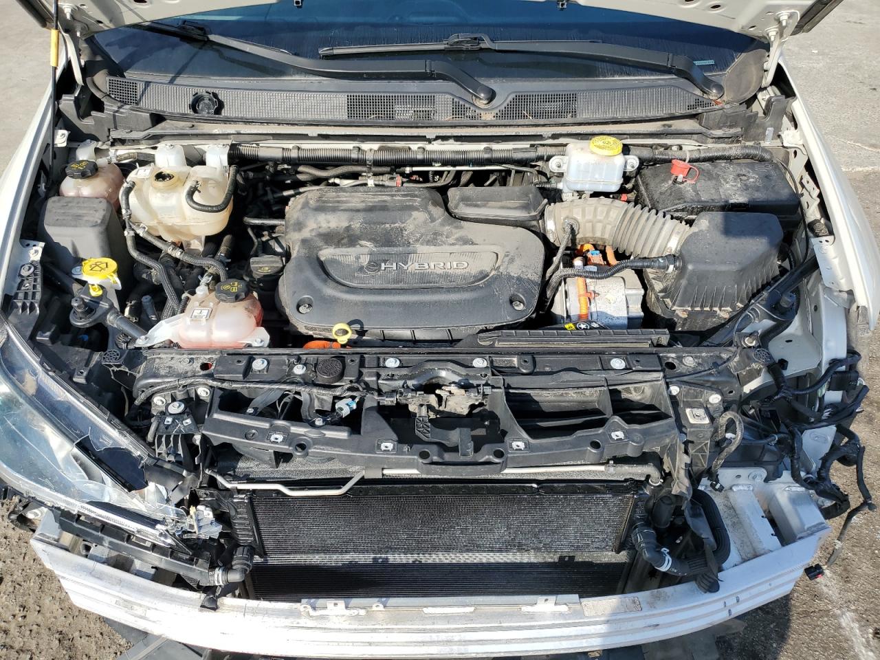 Chrysler Pacifica Hybrid Touring L Image 2