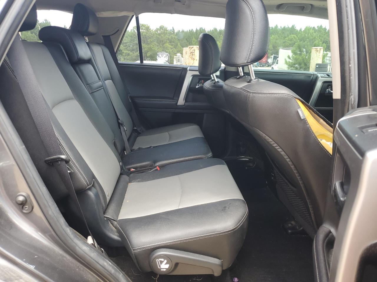 Toyota 4Runner Sr5 Image 14